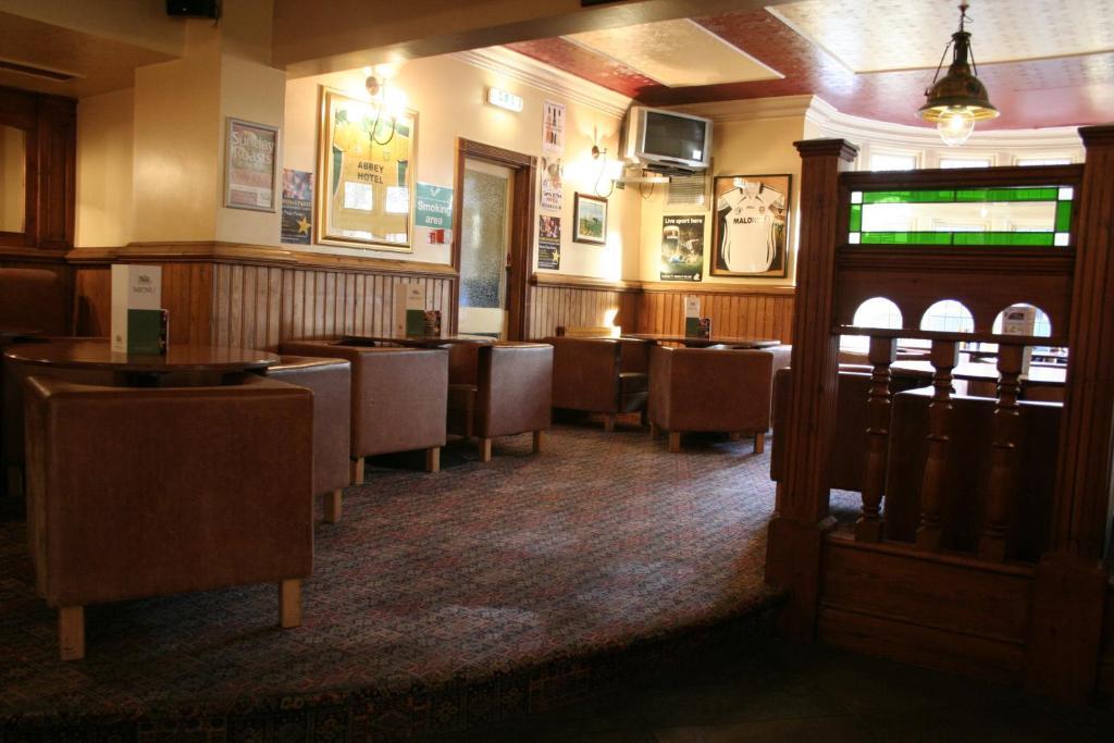 Pines Hotel Luton Airport Zewnętrze zdjęcie