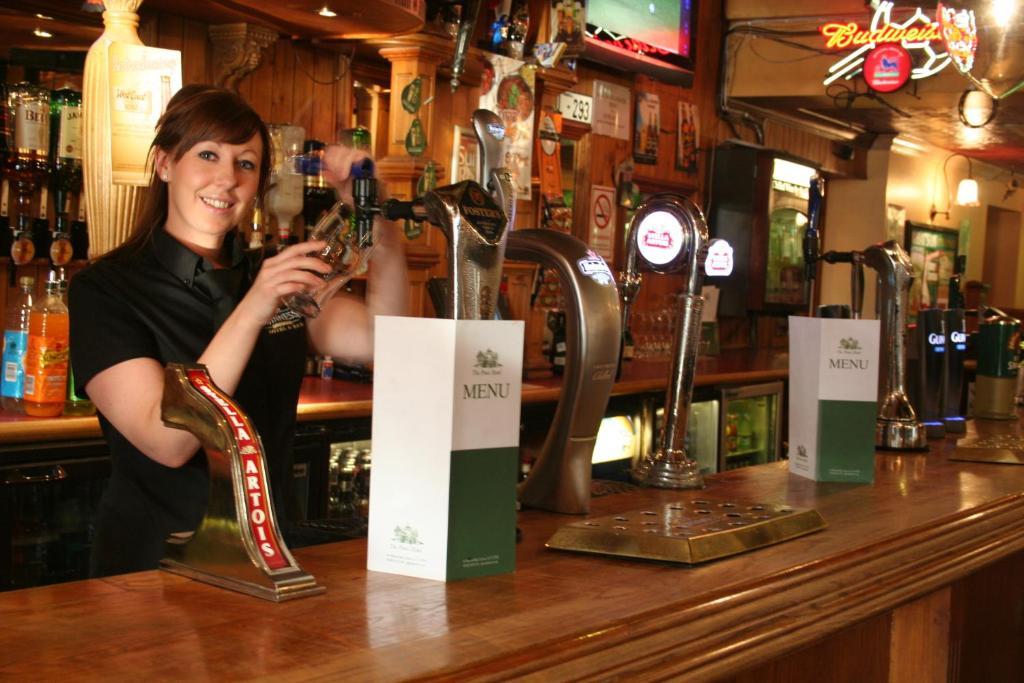 Pines Hotel Luton Airport Zewnętrze zdjęcie